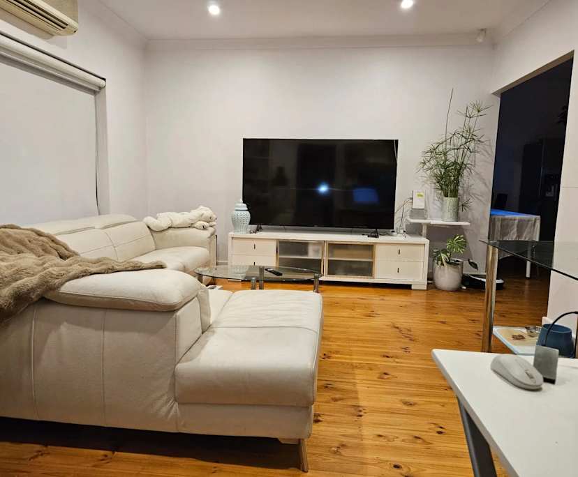 Room in a share house