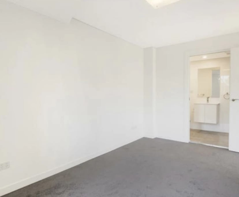 Unfurnished room with ensuite in a flatshare