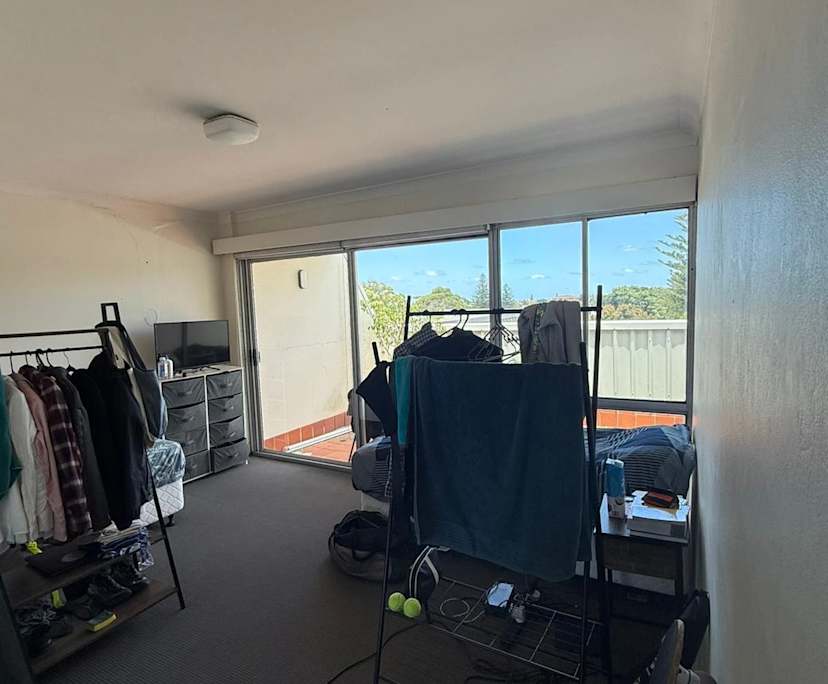 Furnished room in a flatshare