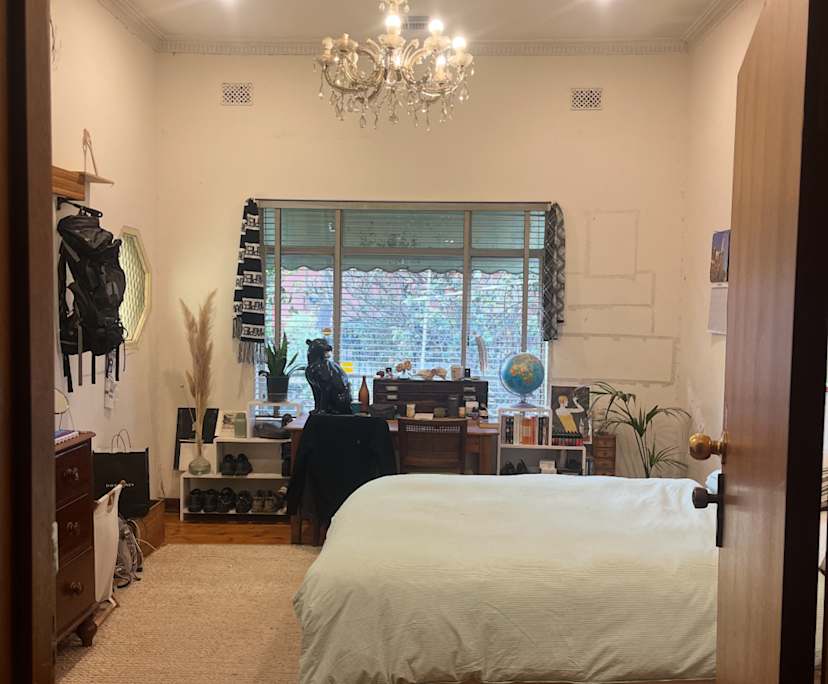 Room in a share house