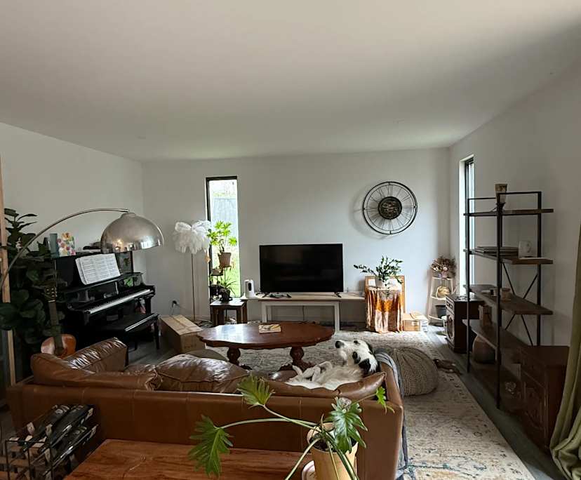 Furnished room with own bathroom