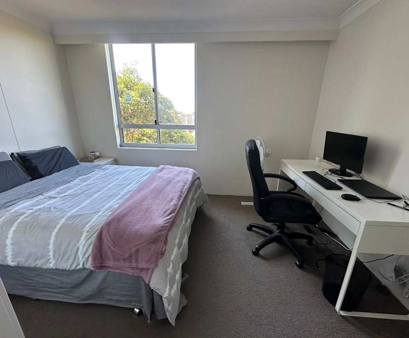 Furnished room with ensuite in a flatshare