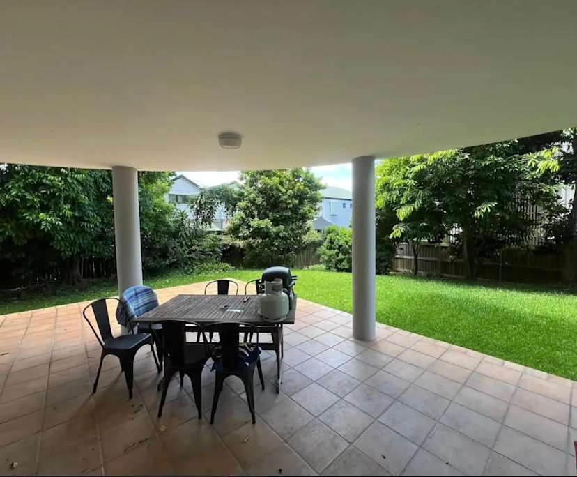 $290, Flatshare, 3 bathrooms, Milton QLD 4064