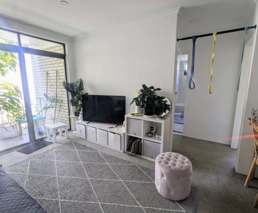 Whole property with 1 room for rent