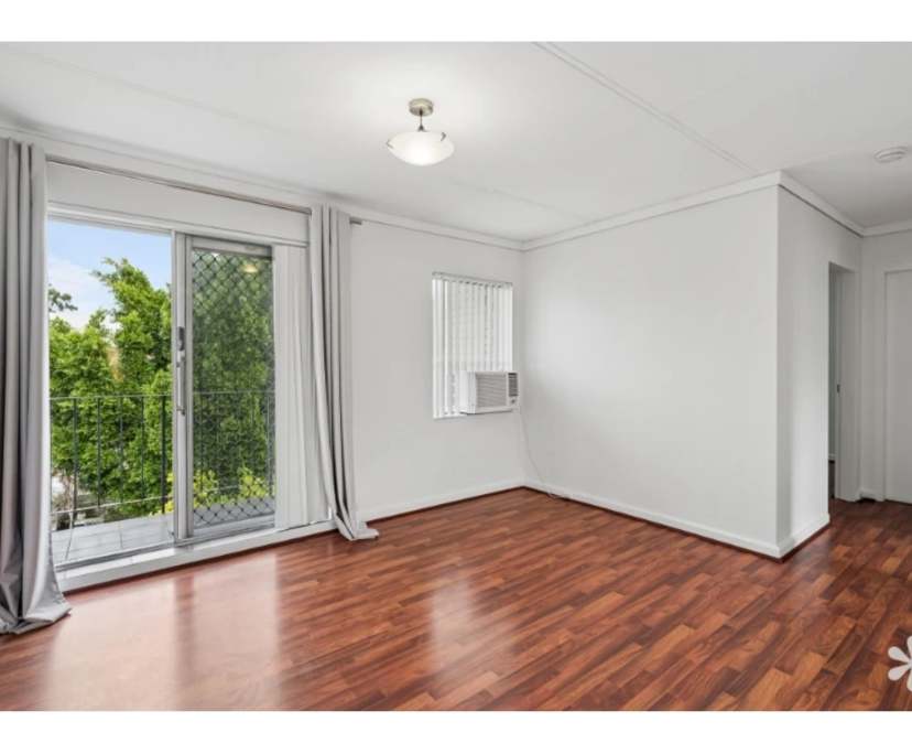 Unfurnished room in a flatshare