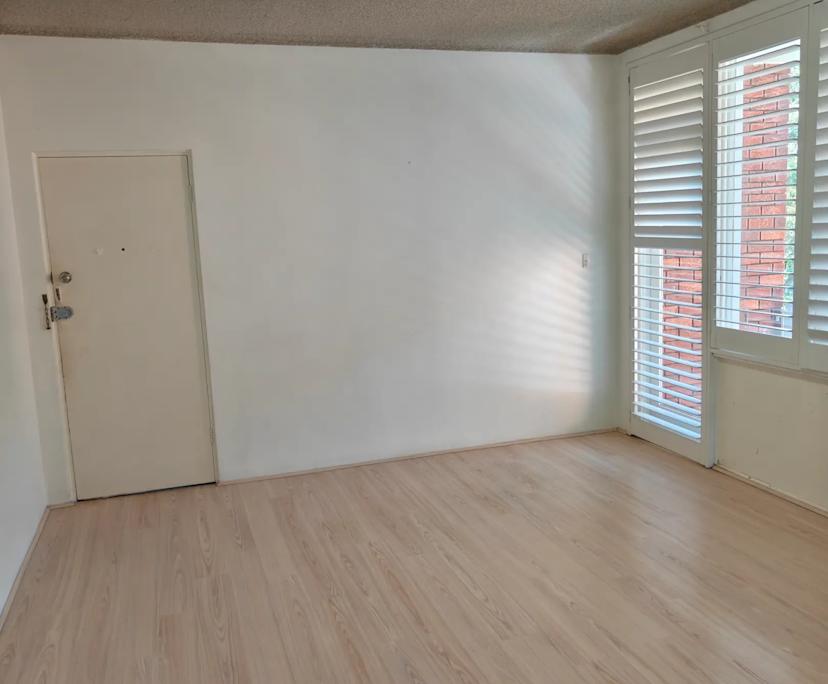Unfurnished room in a flatshare
