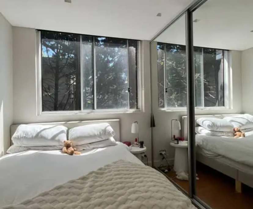 Furnished room in a flatshare
