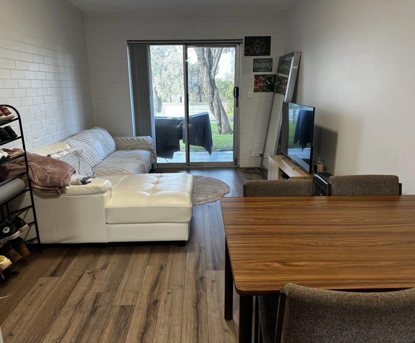 Furnished room in a flatshare