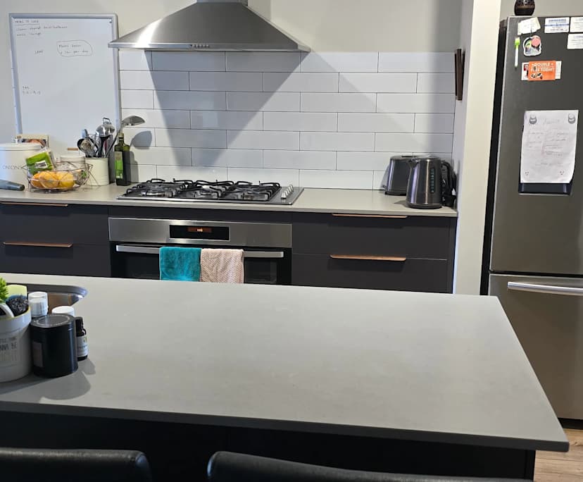 $250, Student-accommodation, 3 bathrooms, Treeby WA 6164