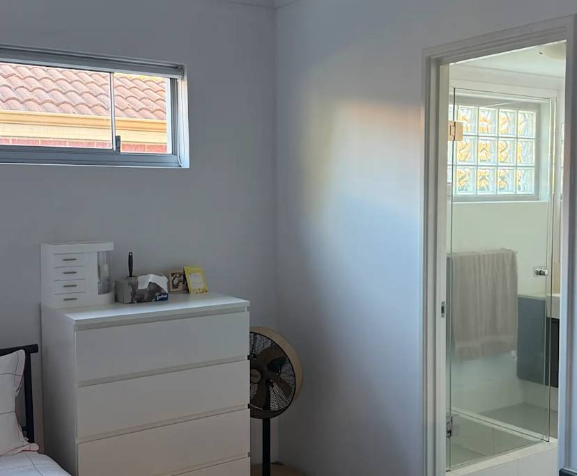 Furnished room with ensuite in a flatshare