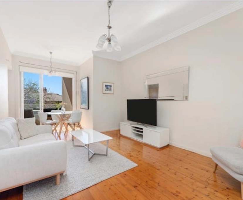 Furnished room in a flatshare