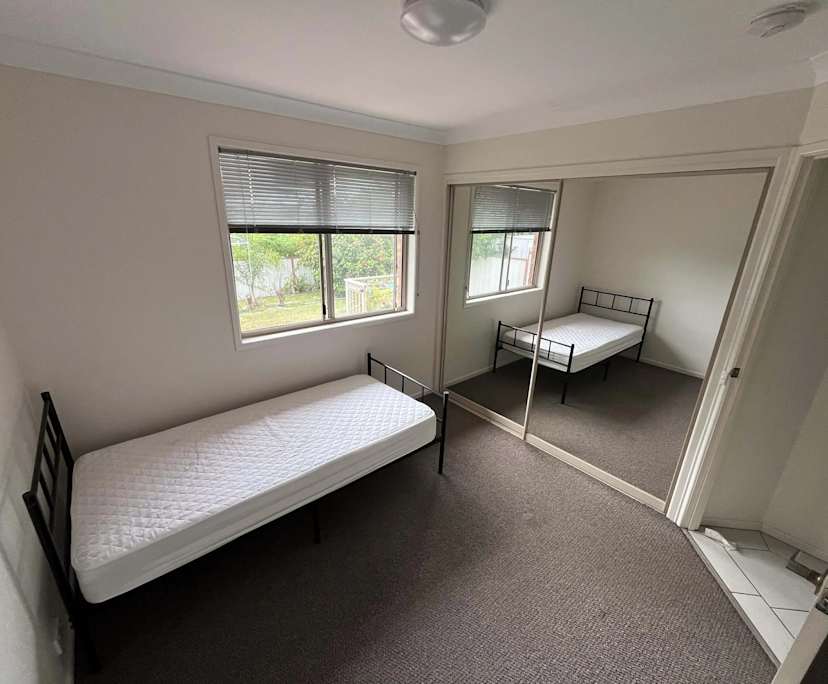 $370, Share-house, 3 bathrooms, Elanora QLD 4221