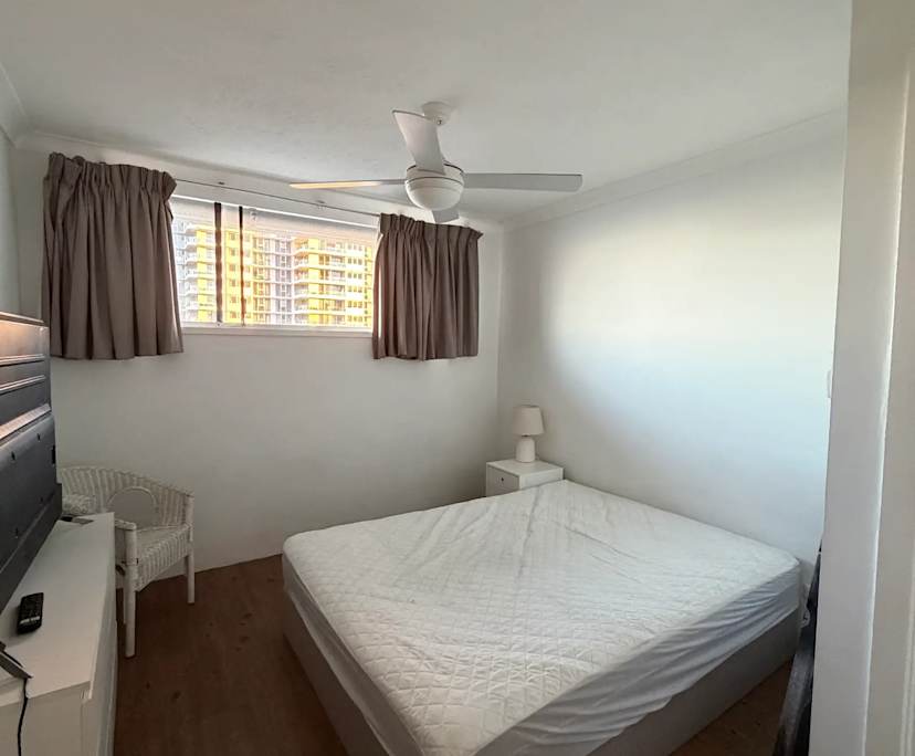 Furnished room in a flatshare