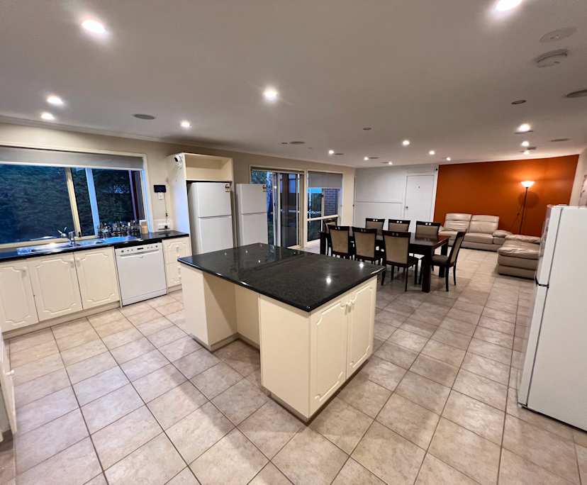 $200, Share-house, 6 bathrooms, Burnside VIC 3023