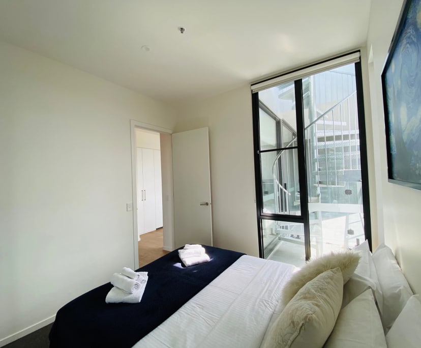 $1,220, Whole-property, 2 bathrooms, St Kilda VIC 3182