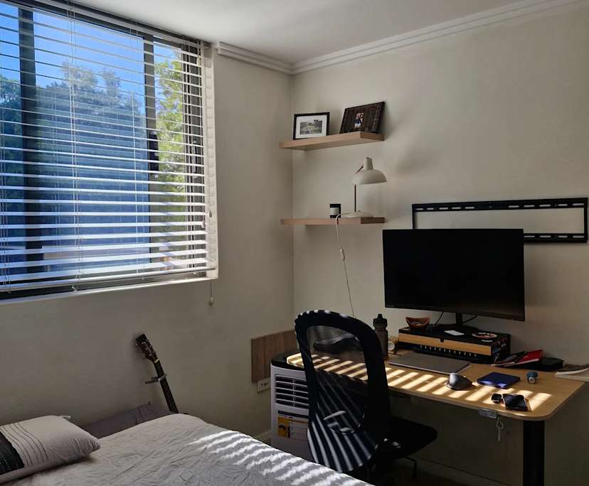 Furnished room in a flatshare