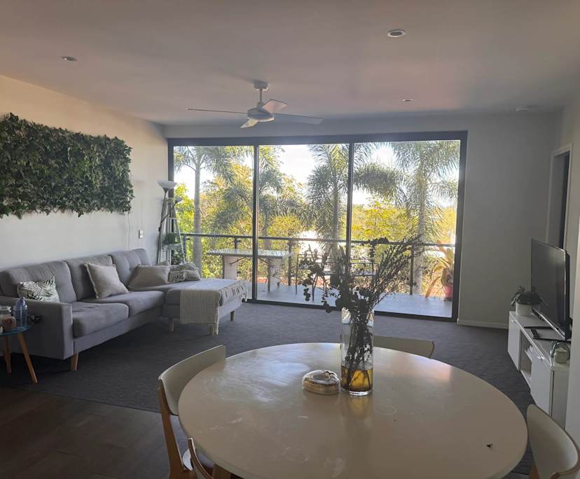 Furnished room with ensuite in a flatshare