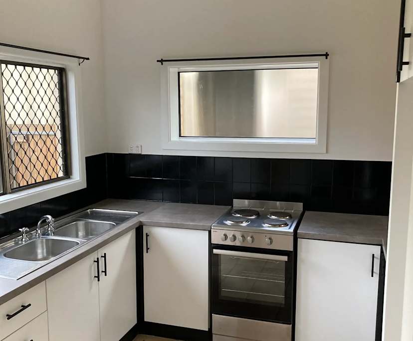 $690, Whole-property, 2 bathrooms, Manoora QLD 4870