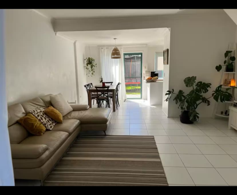 $350, Share-house, 3 bathrooms, Currumbin Waters QLD 4223