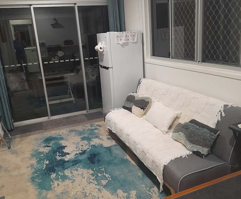 $350, Homestay, 3 bathrooms, Aeroglen QLD 4870