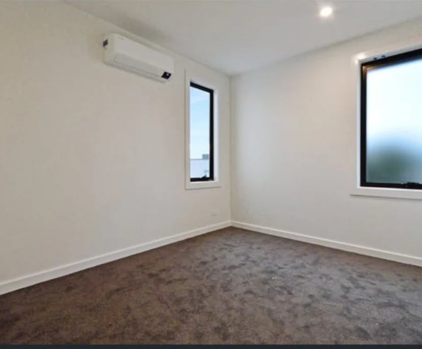 Unfurnished room with own bathroom