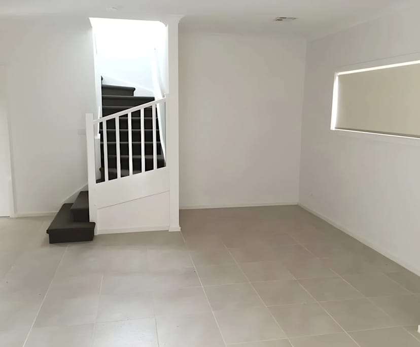 $520, Whole-property, 2 bathrooms, Sunshine VIC 3020