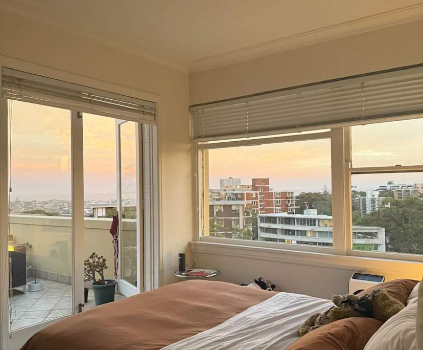 Furnished room in a flatshare