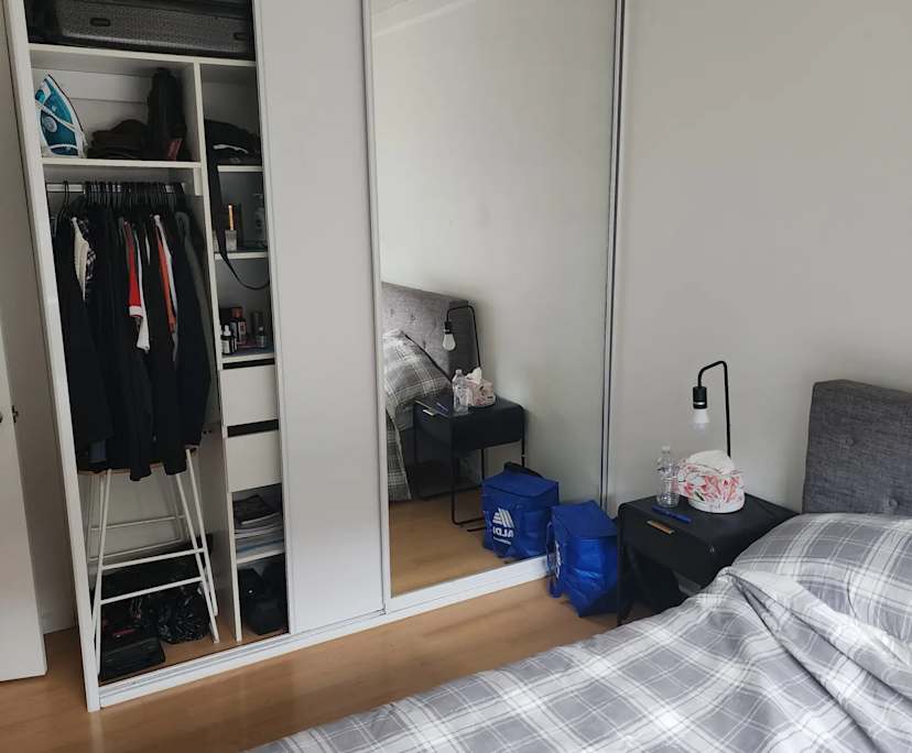 Furnished room in a flatshare
