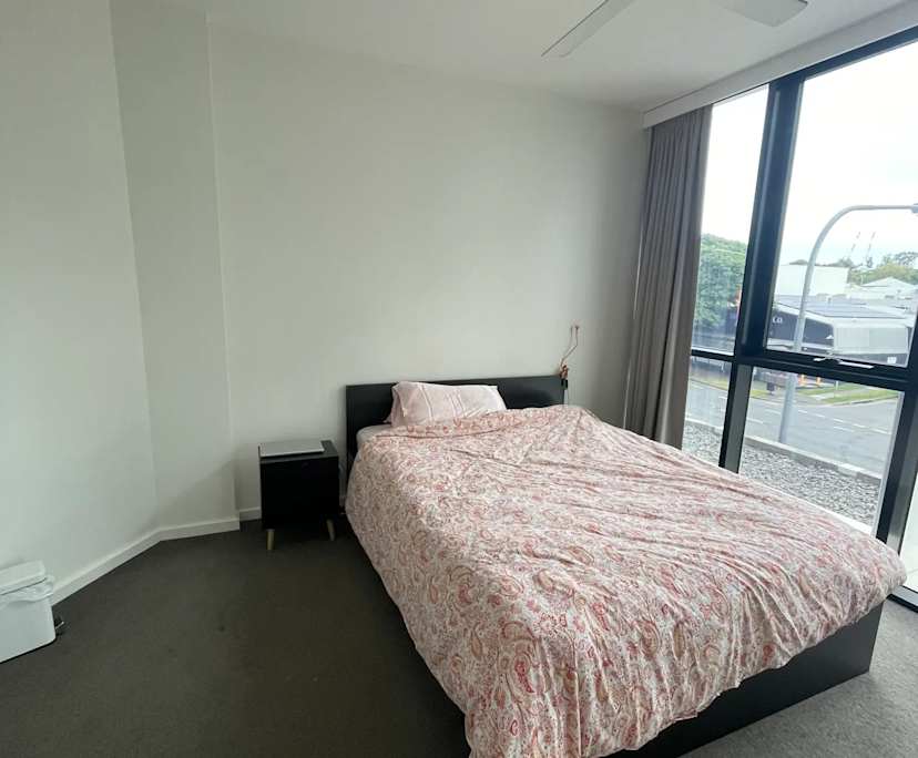 Furnished room with ensuite in a flatshare