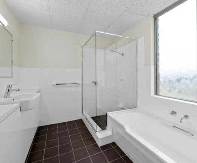 Unfurnished room in a flatshare