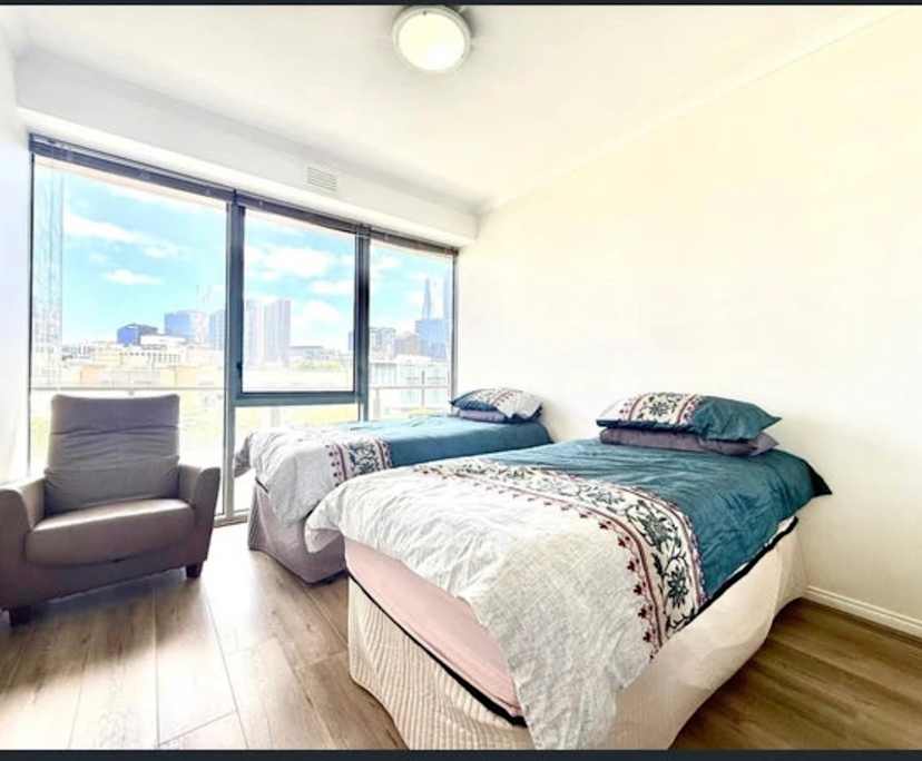 Furnished room in a flatshare