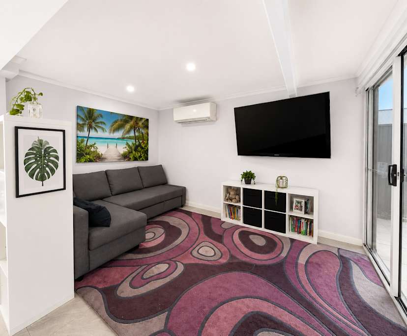 Whole property with 2 rooms for rent