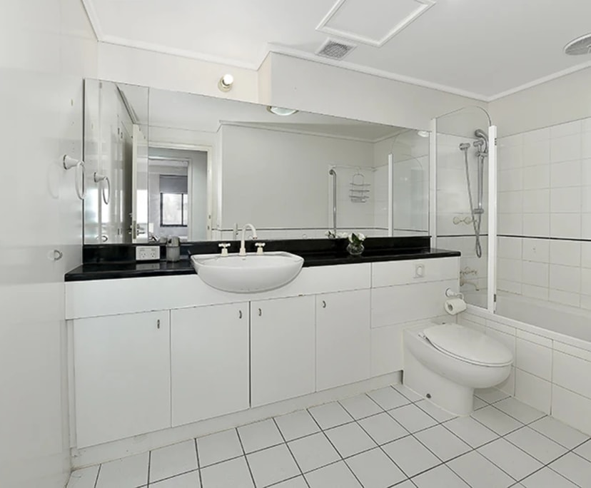 $795, Whole-property, 2 bathrooms, Melbourne VIC 3000