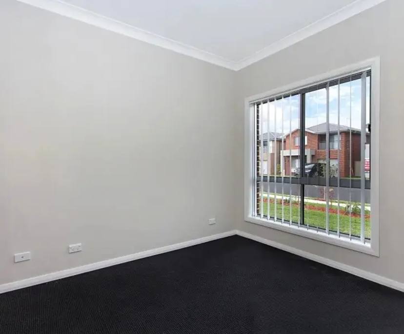 $370, Share-house, 4 bathrooms, Plumpton NSW 2761