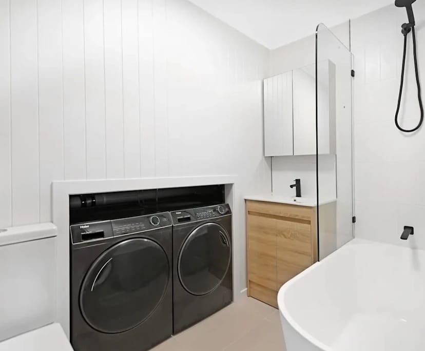 $400, Share-house, 3 bathrooms, Surfers Paradise QLD 4217