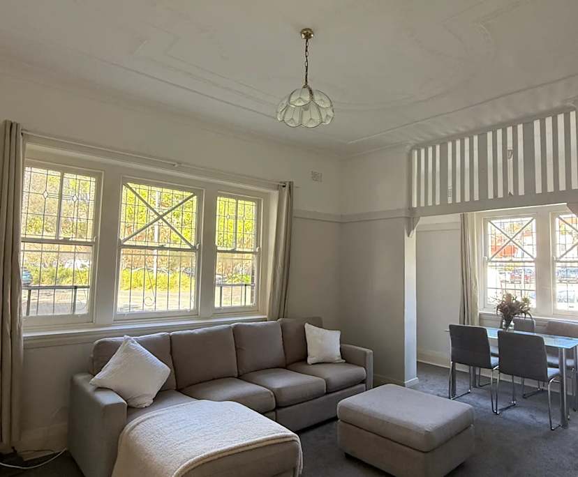 Furnished room in a flatshare