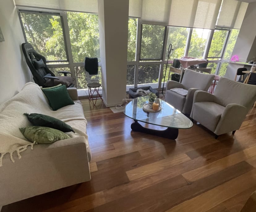 Furnished room with ensuite in a flatshare