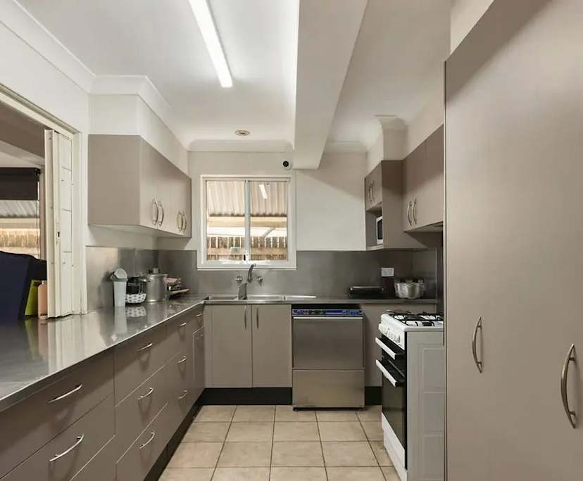 $250, Student-accommodation, 3 rooms, Hamilton QLD 4007, Hamilton QLD 4007