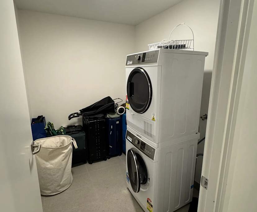 $809, Whole-property, 2 bathrooms, West Melbourne VIC 3003