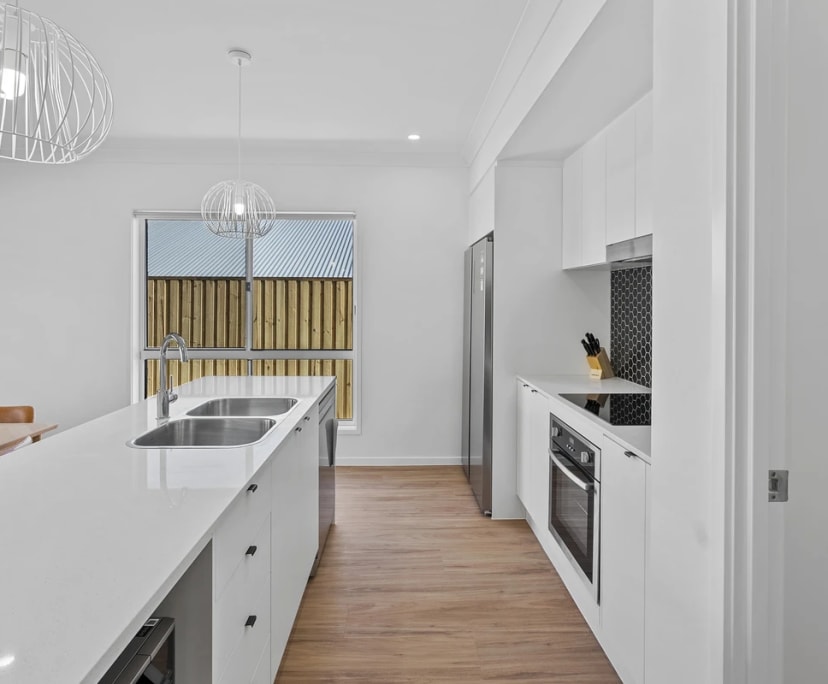 $320, Share-house, 3 bathrooms, Ripley QLD 4306