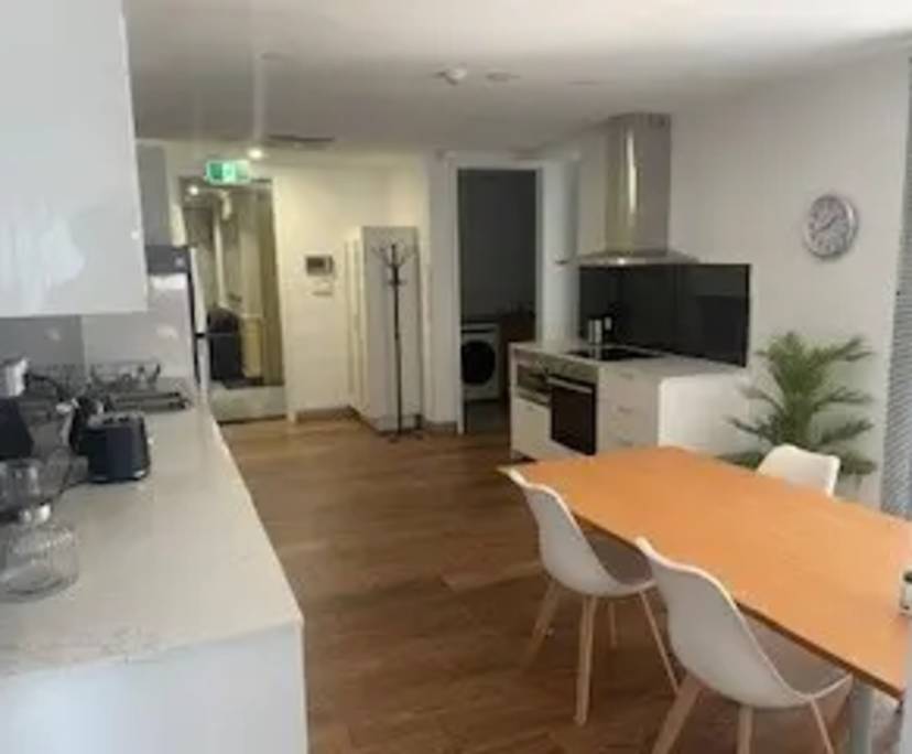 Furnished room in a flatshare