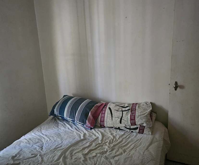 Room in a share house