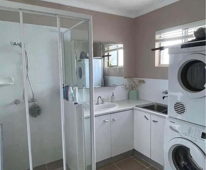 $650, Whole-property, 2 bathrooms, Surfers Paradise QLD 4217