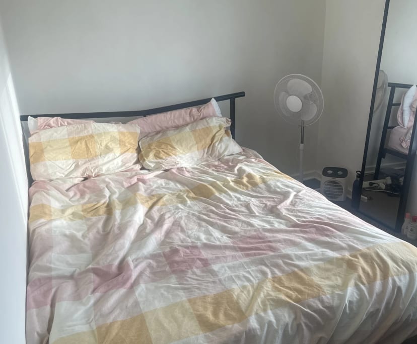 Furnished room in a flatshare