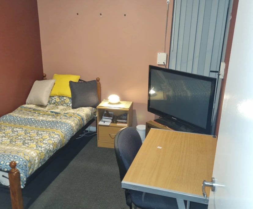Furnished room with own bathroom