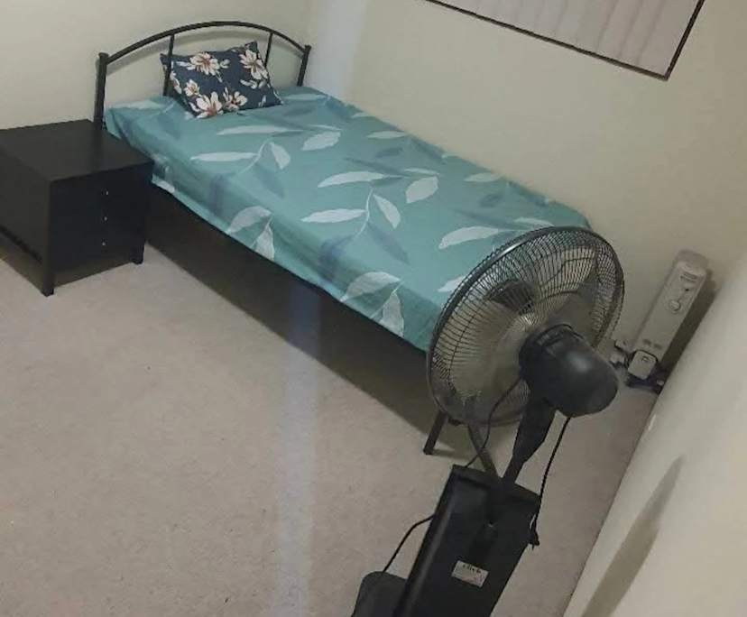 $250, Homestay, 2 bathrooms, Crestwood NSW 2620