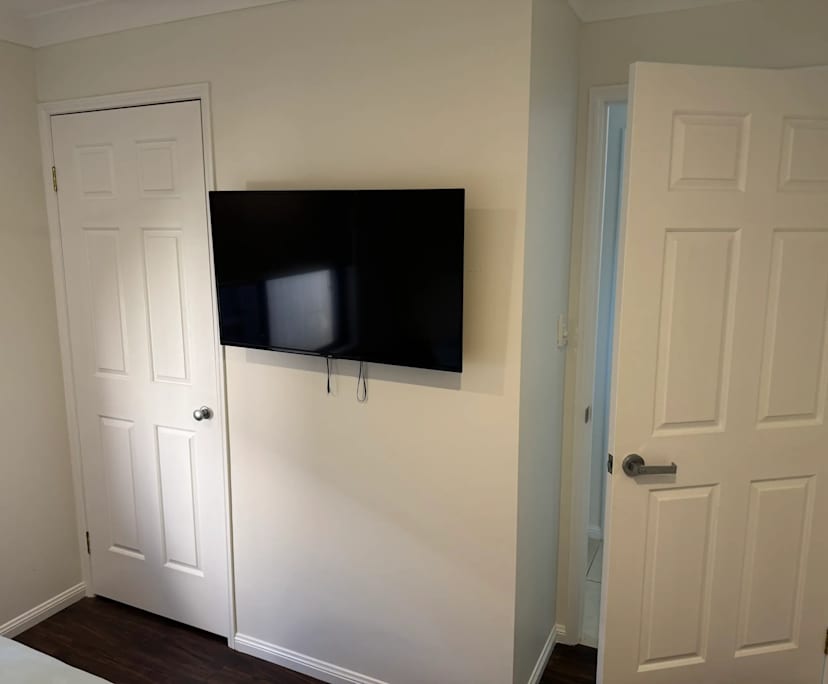 $350, Student-accommodation, 3 bathrooms, Helensvale QLD 4212