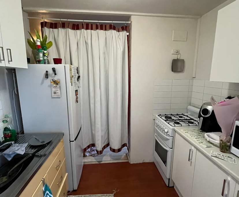 Furnished room in a flatshare