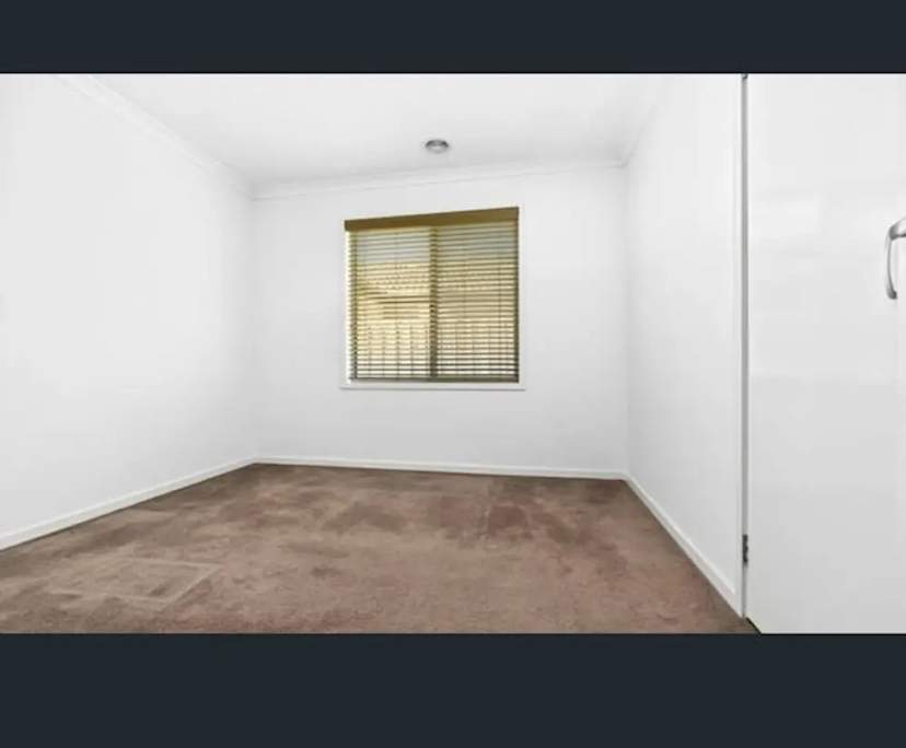 Unfurnished room with own bathroom