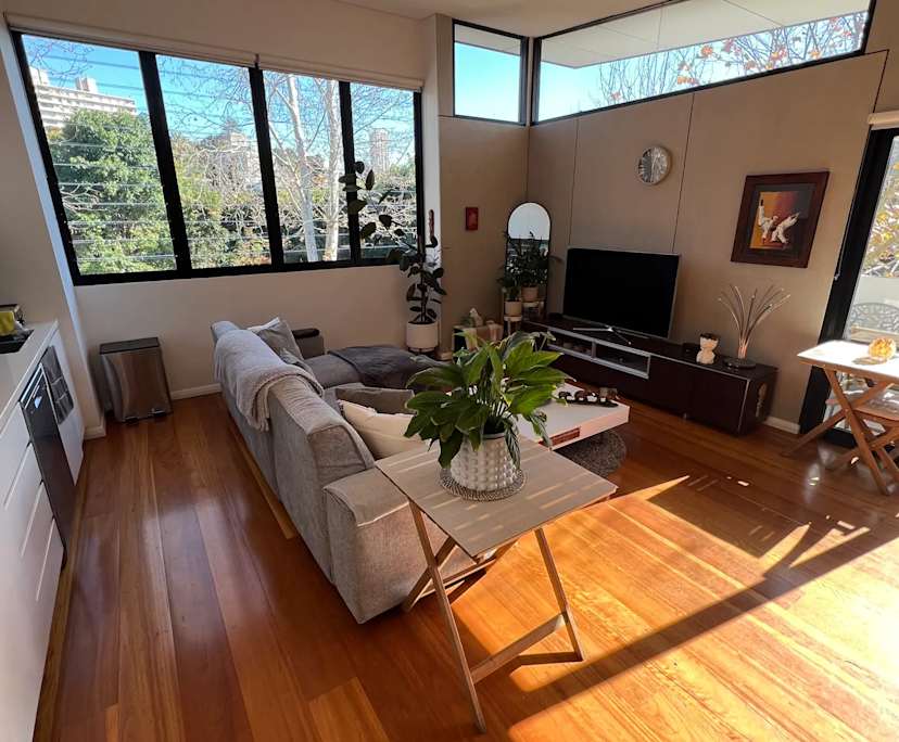 Furnished room in a flatshare